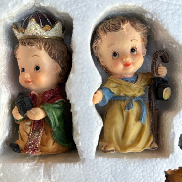 Vintage Holiday Time 11 Piece Children Nativity Set in Box Polyresin Christmas - Picture 8 of 9
